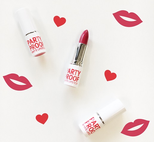 Incluso las firmas de moda lanzan besos rojos por San Valentín. Yerse regala este precioso labial por la compra de cualquier prenda de esta temporada entre el 11 y el 14 de febrero. 